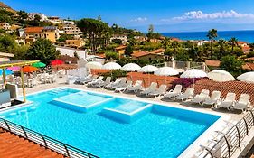Ninfa Sul Mare Apartments - Piscina Con Area Relax E Parcheggio Gratuito